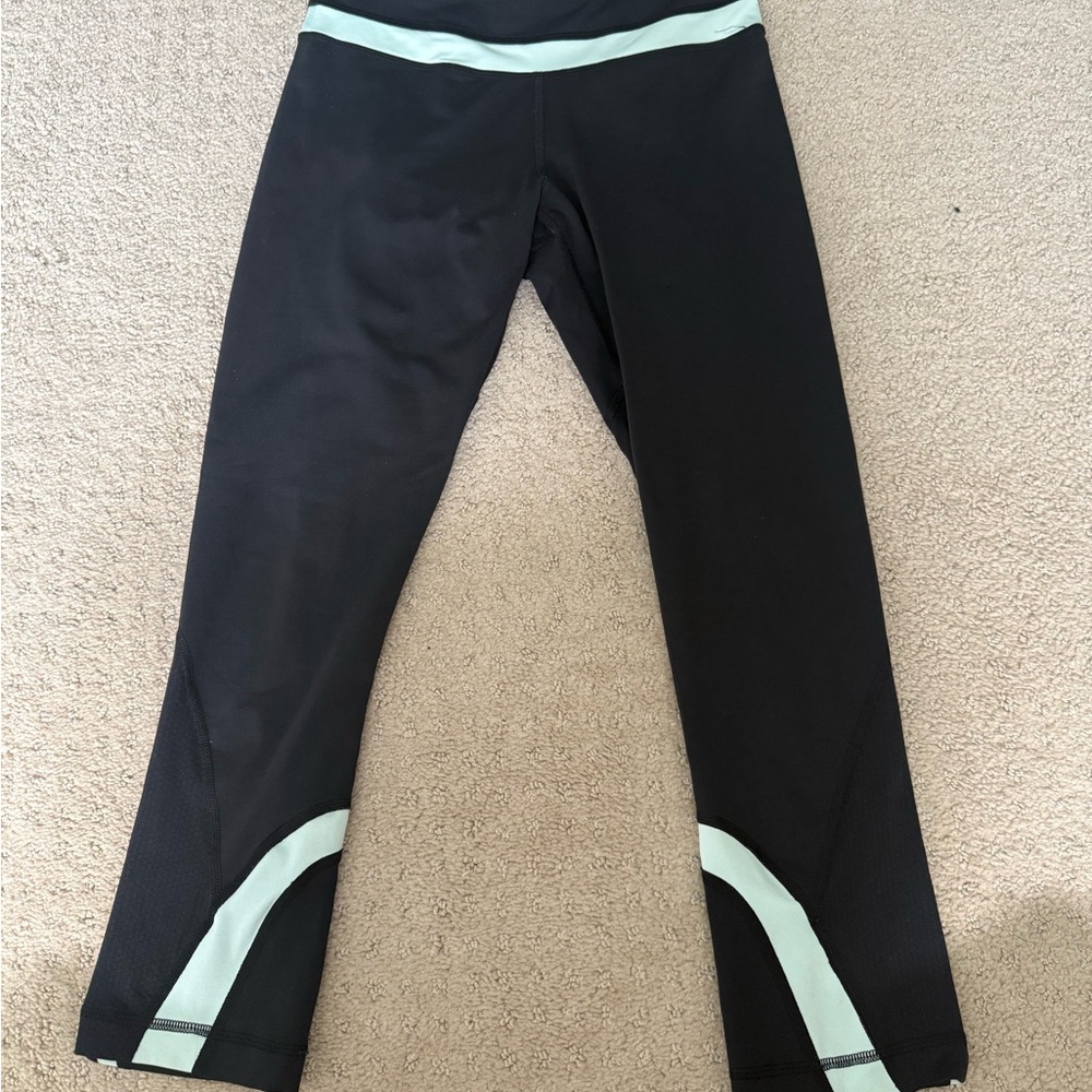 Lululemon Athletica Black and mint green Leggings with Stretchy Fit